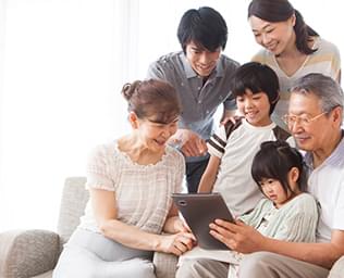 すべてのユーザー様に対して、消費活動による利用体験への進歩と改善に貢献します。